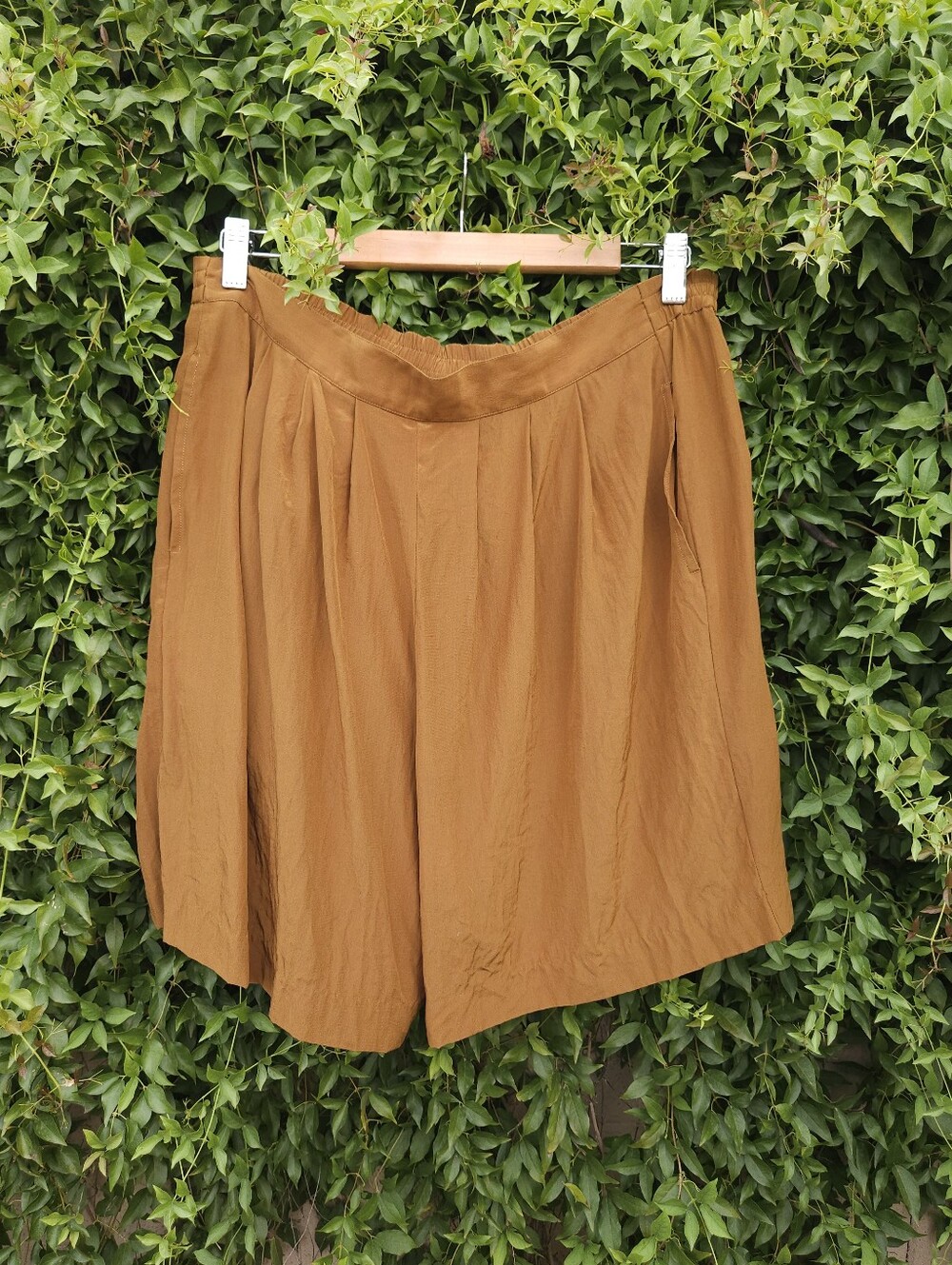 100% Silk Bermuda Shorts - Picture 2 of 3